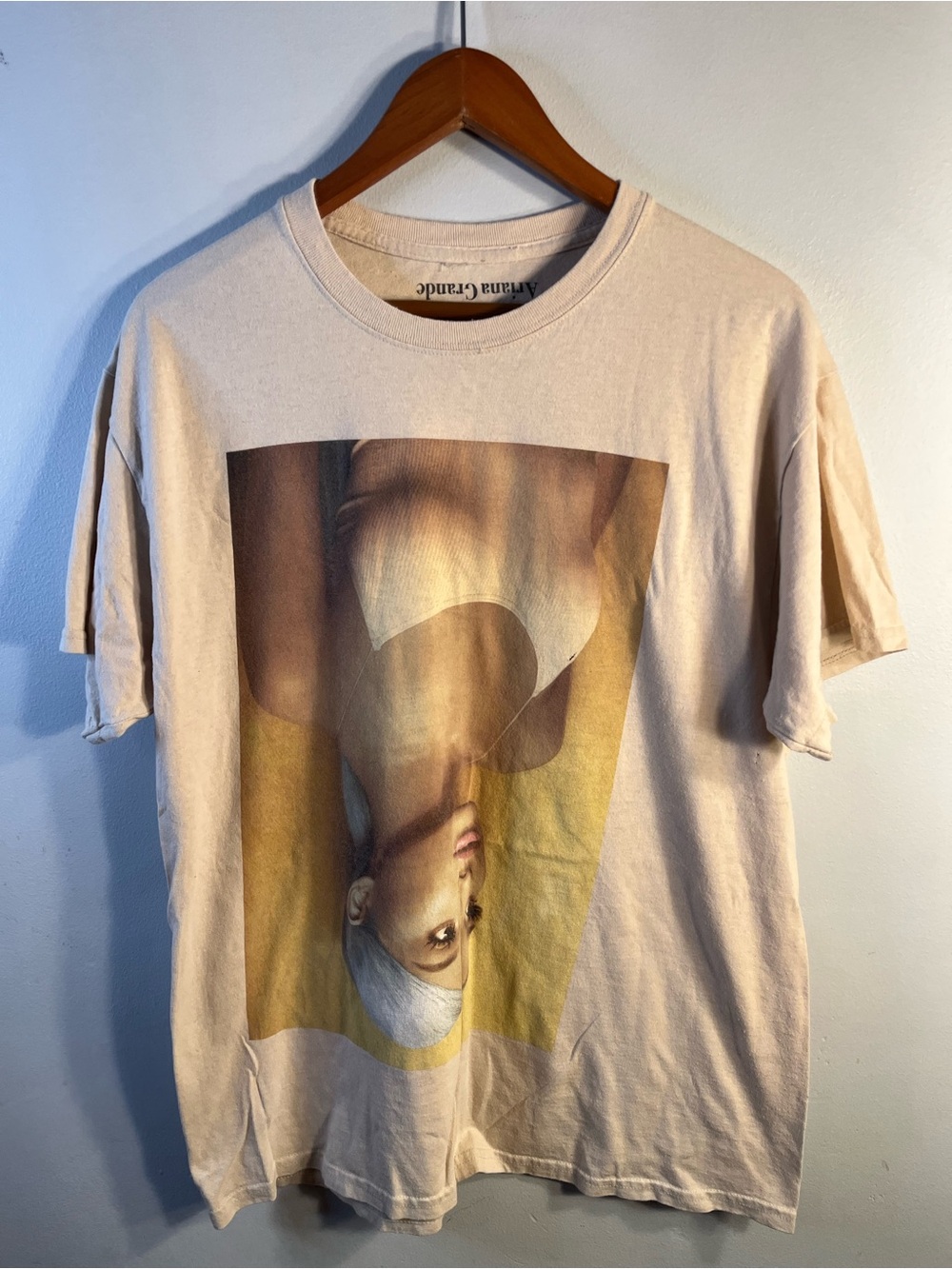 Ariana Grande Beige Graphic Tee with Portrait Print Unisex Large